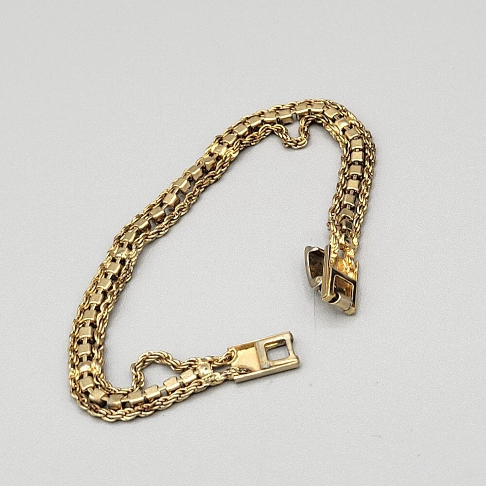 Gold Tone Rope Chain Bracelet Crystal Center Prong Set Fold Over Close 6 3/4" - Picture 5 of 6